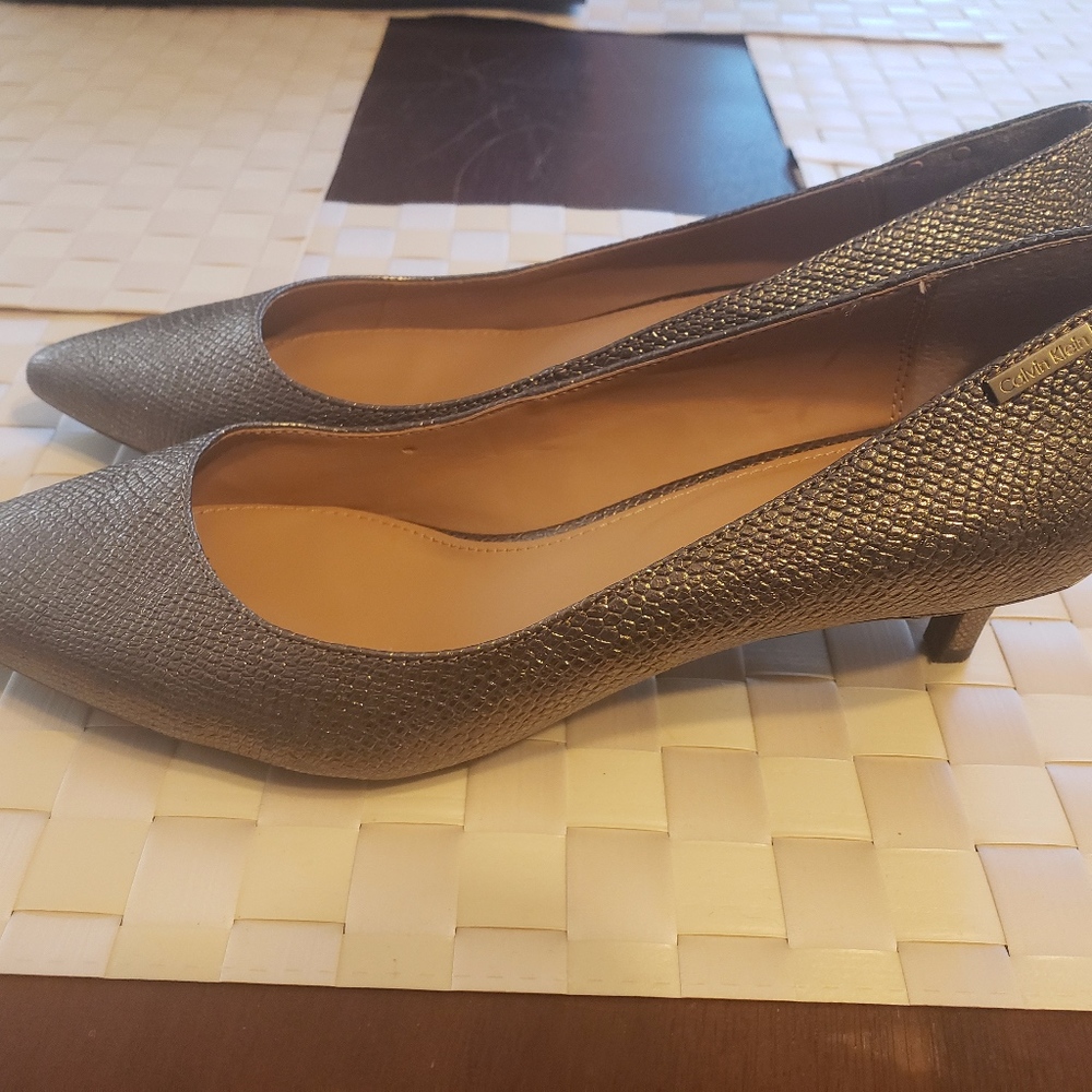 Calvin Klein Gabrianna Kitten Heel Size 9